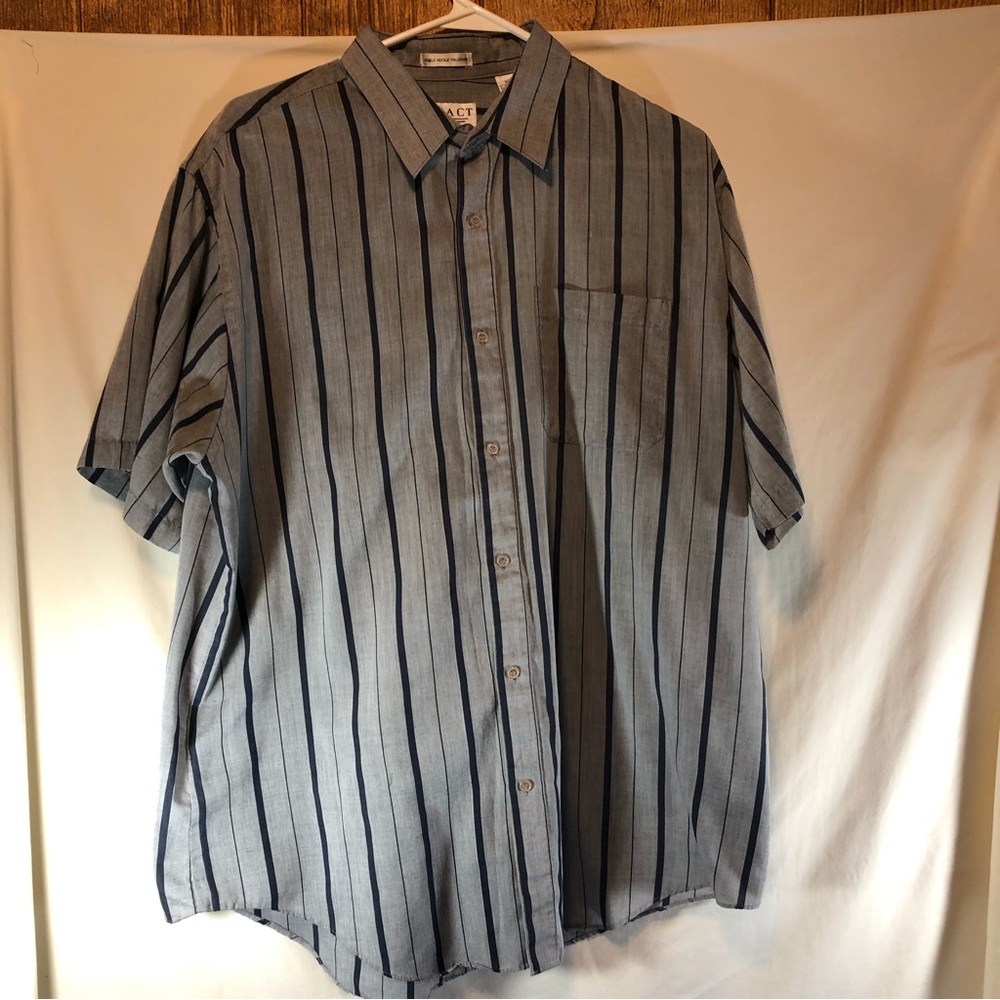 Impact  Men’s gray/black striped short sleeve button down shirt XL